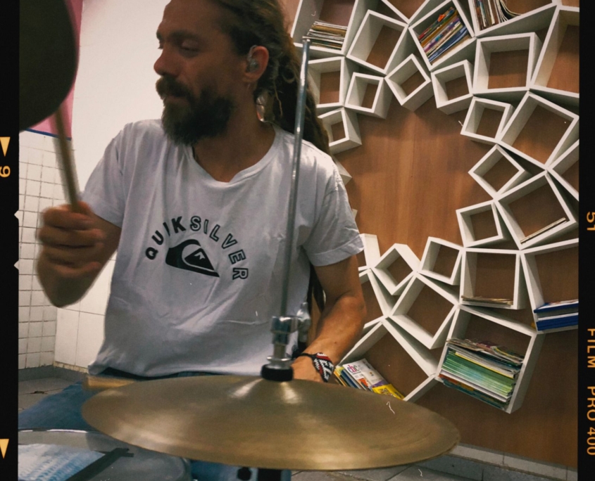 O baterista Jah Fogo (Foto: Zé Koé)