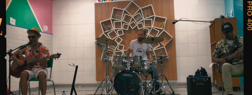 Apresentação da banda Cuba e Outras Ilhas na EMEF Palimércio (Foto: Zé Koé)